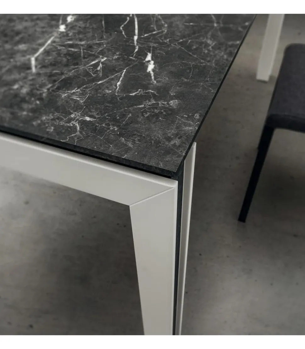 Tavolo Allungabile Con Piano Laminato E Vetro, Gambe Alluiminio Con Decoro. L. 138 E 160 X90 Cm. - Art.Tv113Al