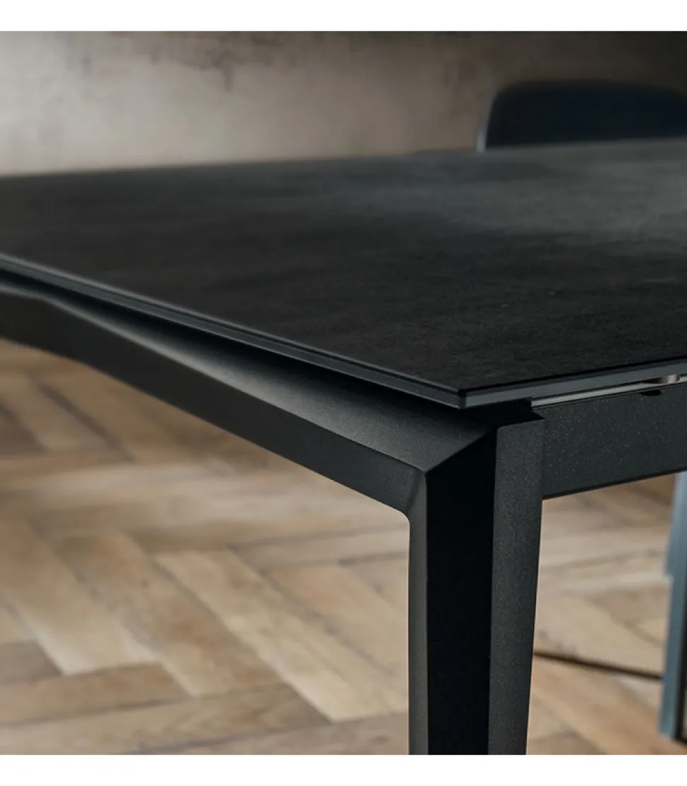 Tavolo Allungabile Con Piano In Hpl E Fenix, Gambe In Metallo Verniciato - Da 120 Fino A 160 Cm. - Art.138Al