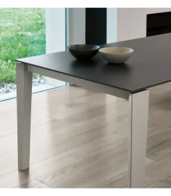 Tavolo Allungabile Con Struttura In Acciaio