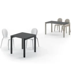 Tavolo Chloe Di Plust, Progettato E Realizzato In Italia Per L'Uso Outdoor.