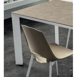 Tavolo Diamante Allungabile Con Basamento In Metallo