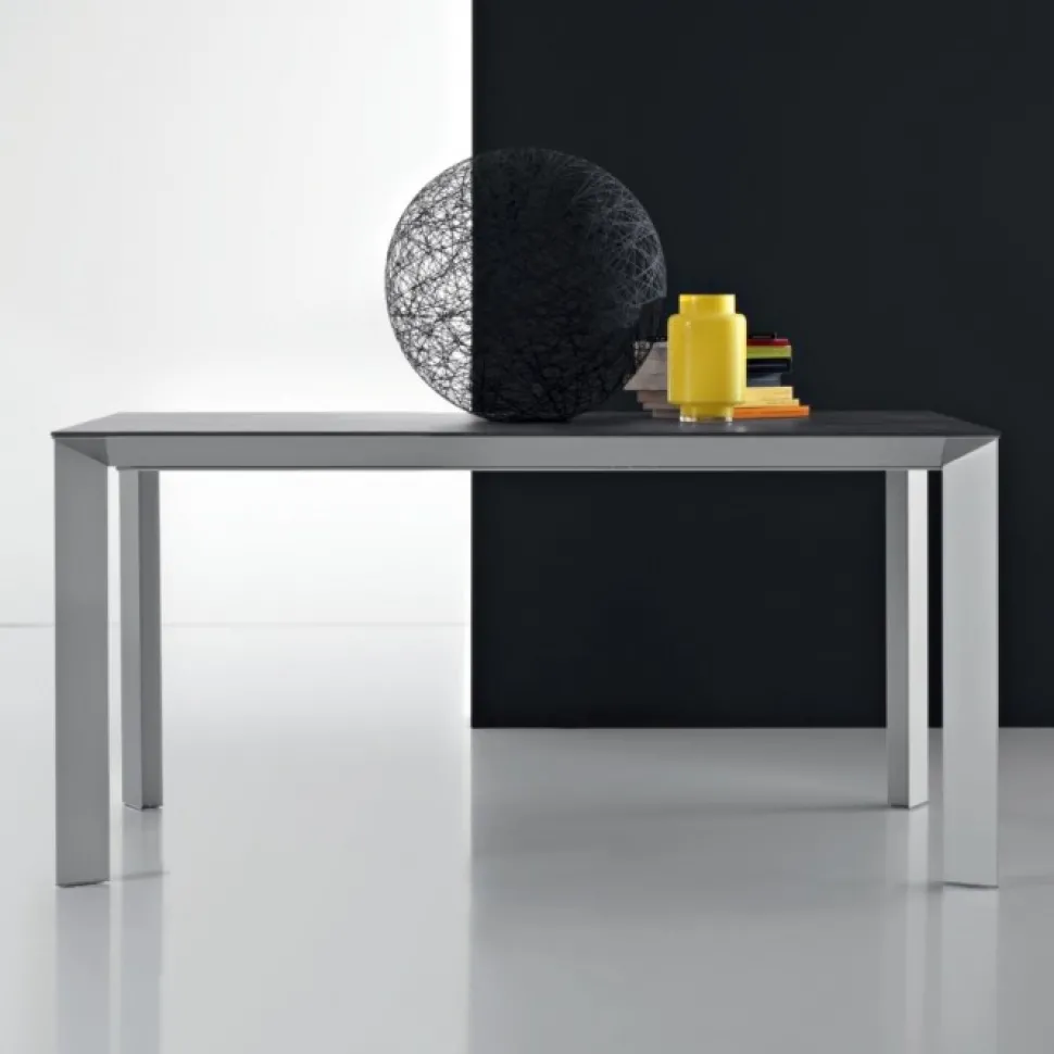 Tavolo Diamante Allungabile Con Basamento In Metallo