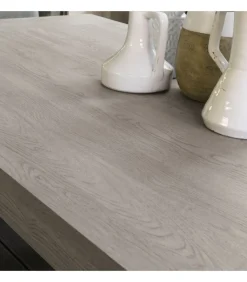 Tavolo Grecale Con Struttura In Metallo E Piano In Laminato.