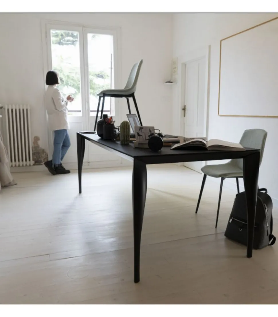 Tavolo Marilyn Con Struttura In Acciaio.