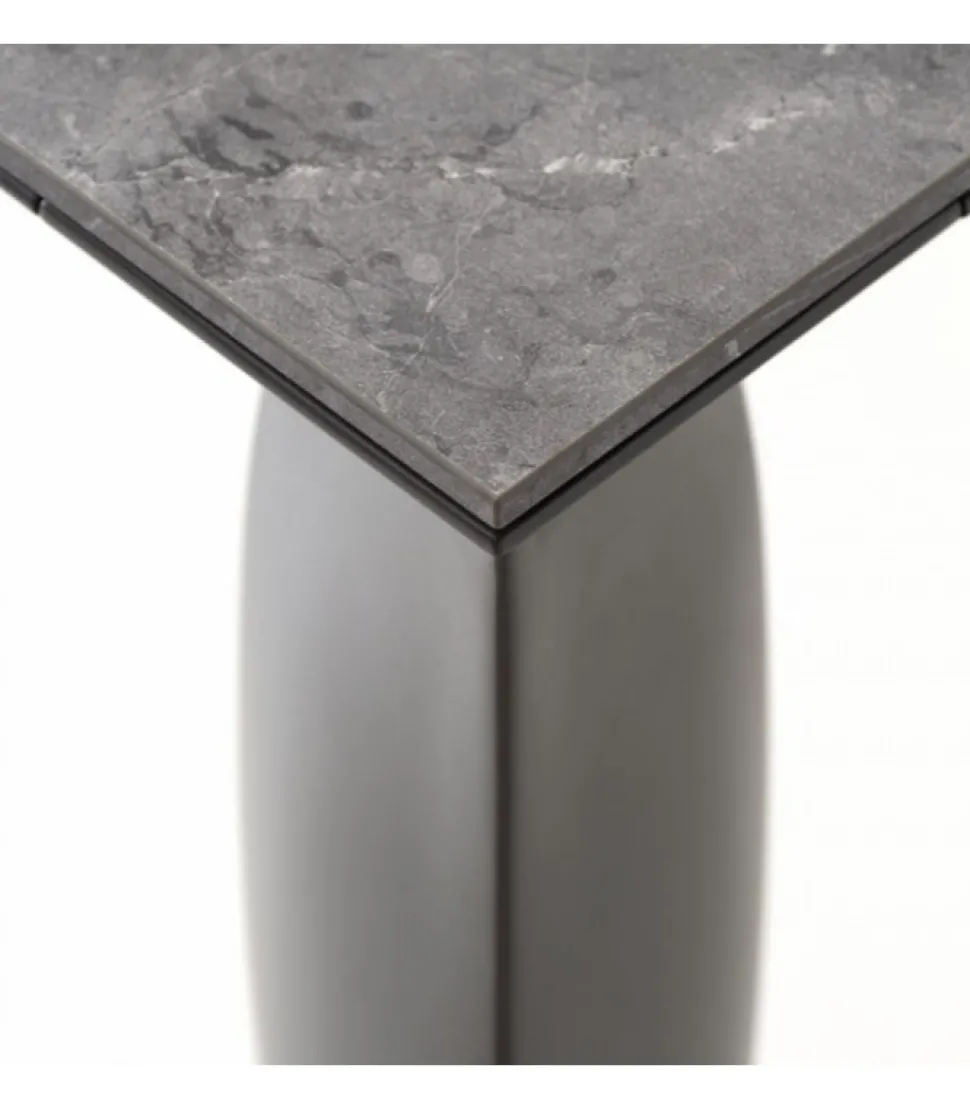 Tavolo Marilyn Con Struttura In Acciaio.