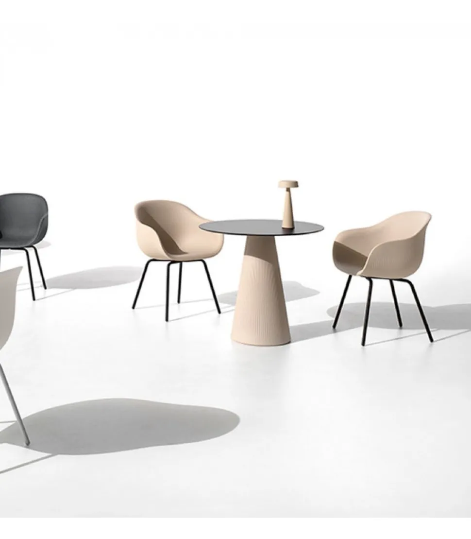 Tavolo Per L'Uso Outdoor, Piano In Hpl E Base In Polietilene, Certificato Da Catas.