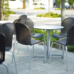 Tavolo Quadrato Per Esterni Impilabile E Ribaltabile