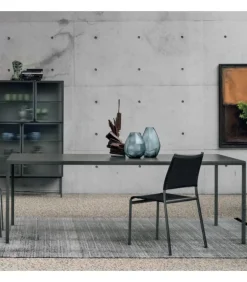 Tavolo Strong Con Basamento In Metallo