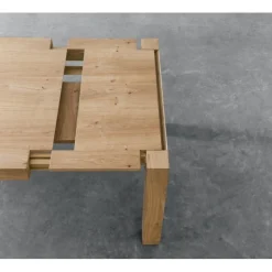 Tavolo Tola Allungabile Ha La Struttura Completamente Impiallacciata In Rovere Nodato