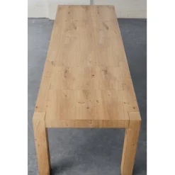 Tavolo Tola Allungabile Ha La Struttura Completamente Impiallacciata In Rovere Nodato