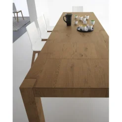 Tavolo Tola Allungabile Ha La Struttura Completamente Impiallacciata In Rovere Nodato