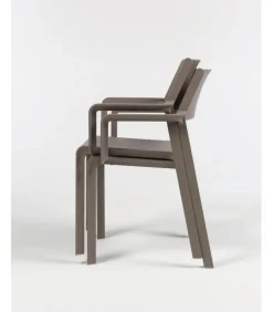 Trill, La Sedia Con Braccioli Per Interni Ed Esterni In Polipropilene Rinforzato In Fibra Di Vetro