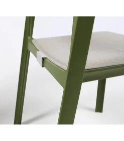 Trill, La Sedia Con Braccioli Per Interni Ed Esterni In Polipropilene Rinforzato In Fibra Di Vetro