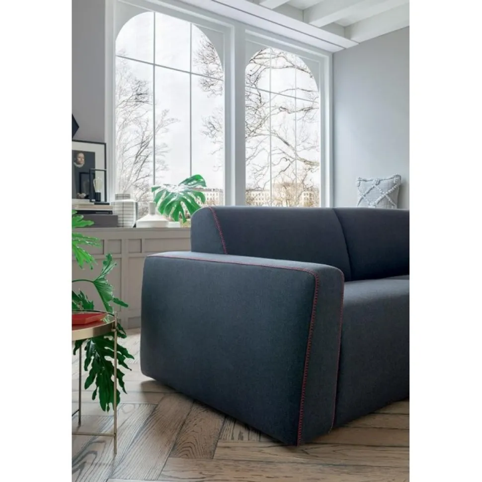 Tyson, Comodo Divano E Pratico Letto Dalle Linee Solide