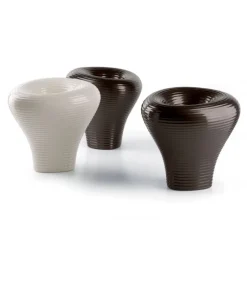 Vaso In Polietilene Per L'Outdoor, Realizzato In Italia Da Plust, Disegnato Da Luca Nichetto.